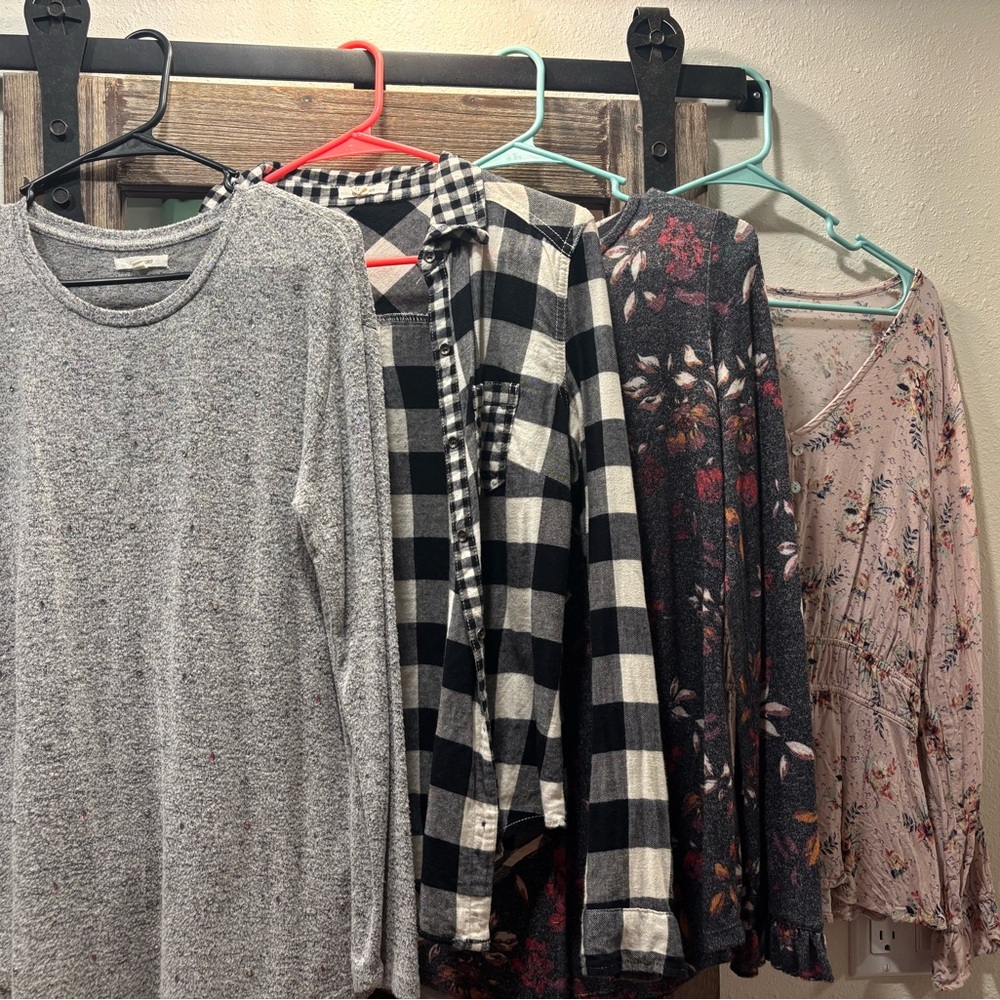 XS Maurice’s tops